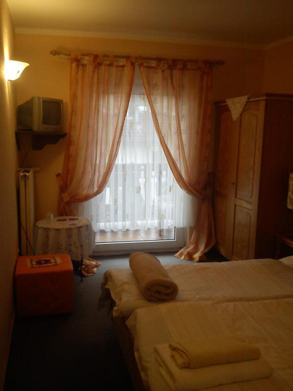 Hotel Zur Kueferschenke Nierstein Quarto foto