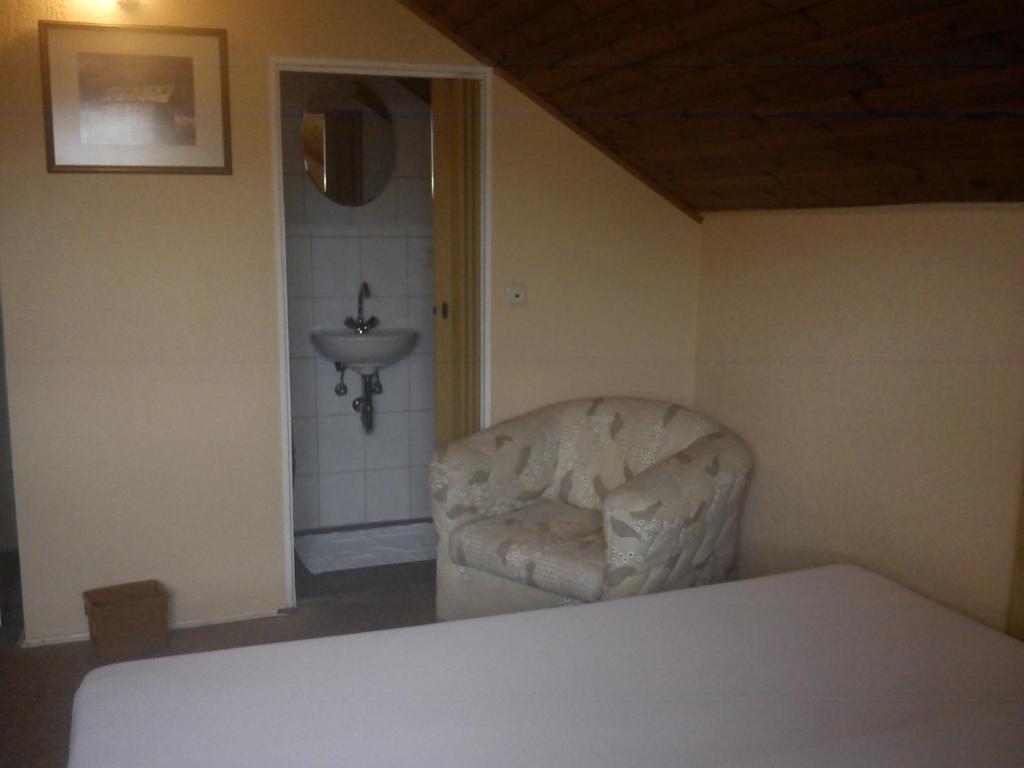 Hotel Zur Kueferschenke Nierstein Quarto foto